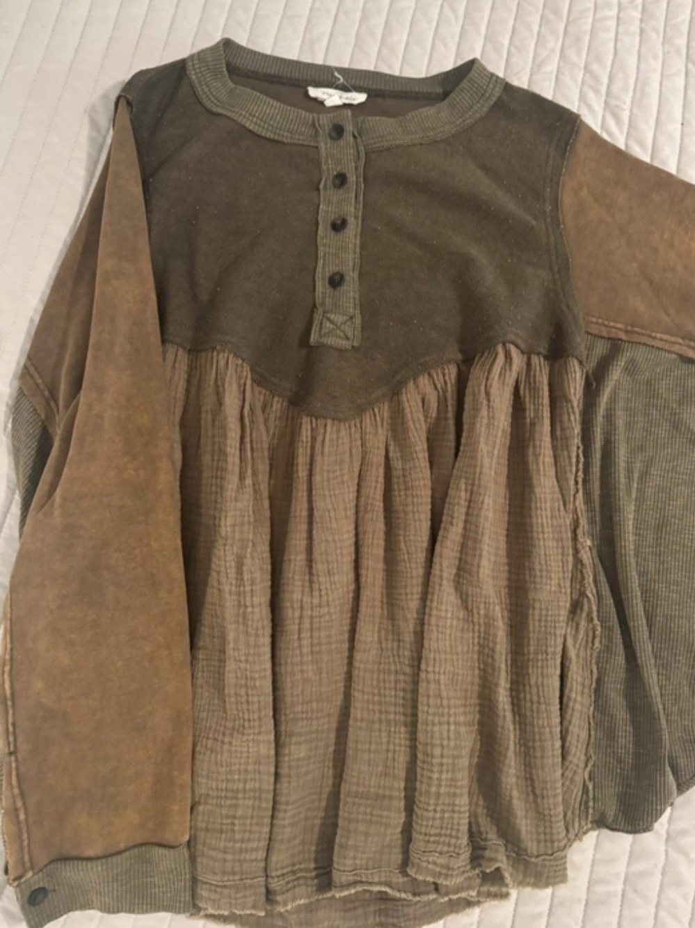 Oli & Hali Olive and Brown Mixed-Media M OVERSIZE - Picture 3 of 4